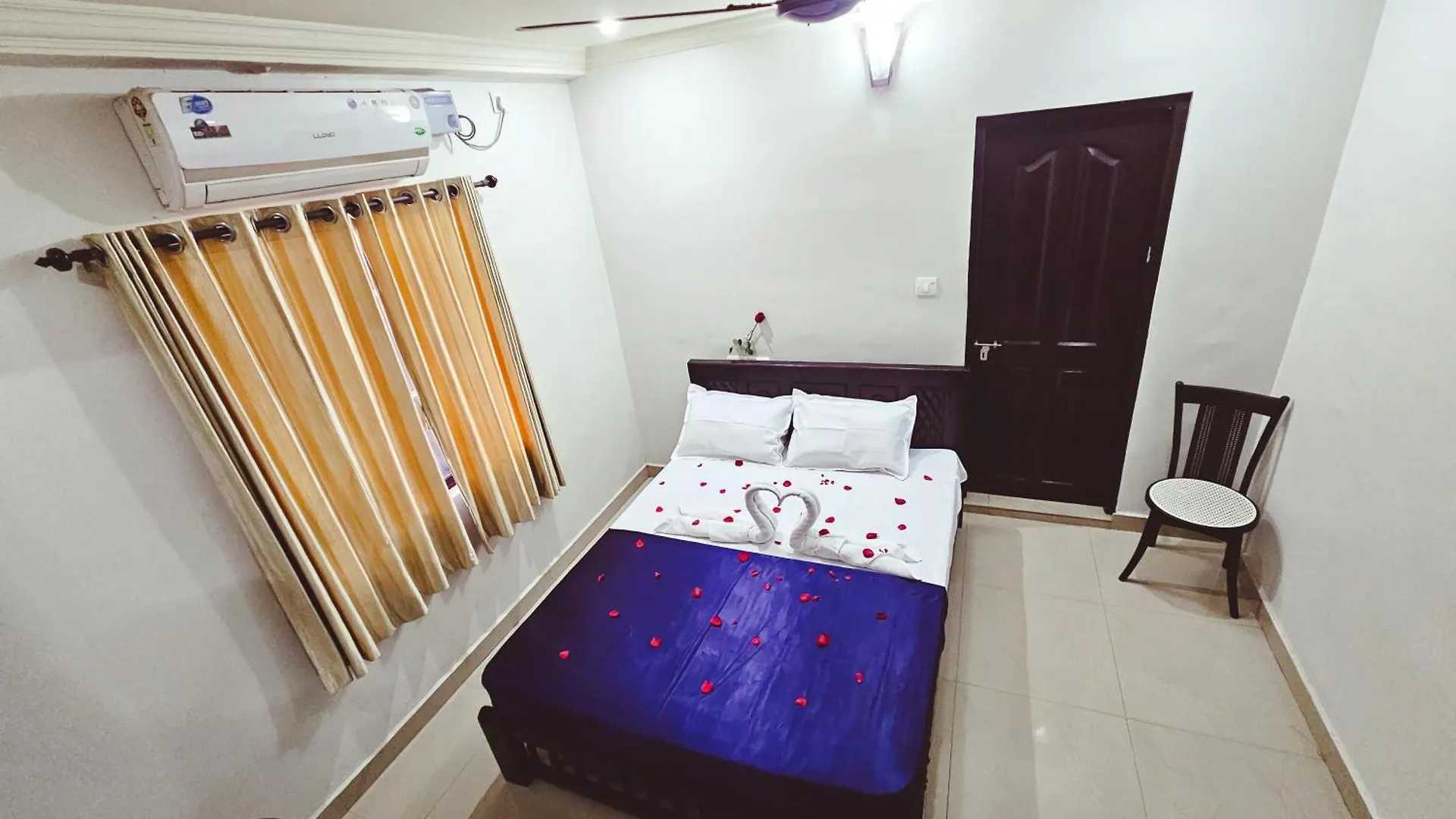 Erattupetta Moonlight Tourist Home מלון